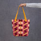 Vista frontal del bolso de tela con diseño retro

