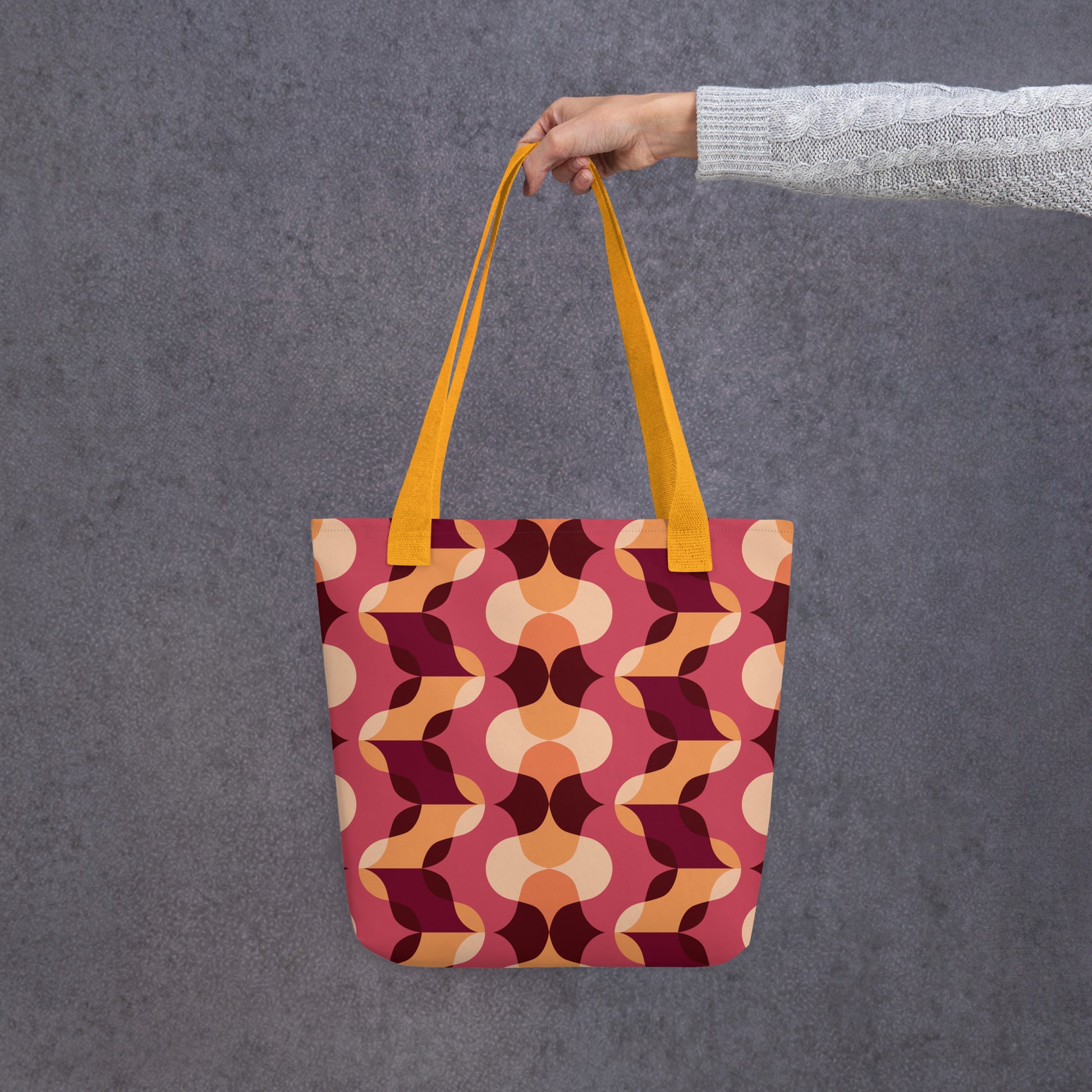 Vista frontal del bolso de tela con diseño retro

