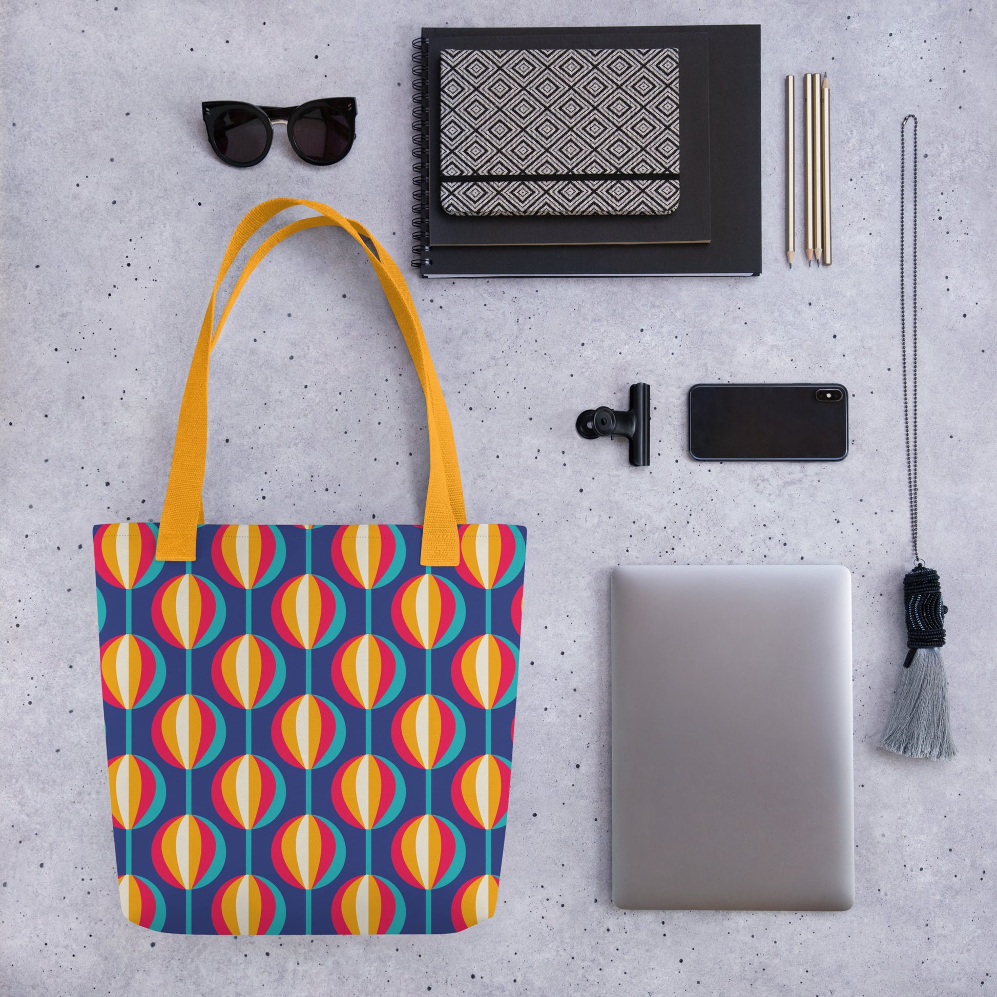 Bolso ecológico y espacioso con ilustración de globos de colores

